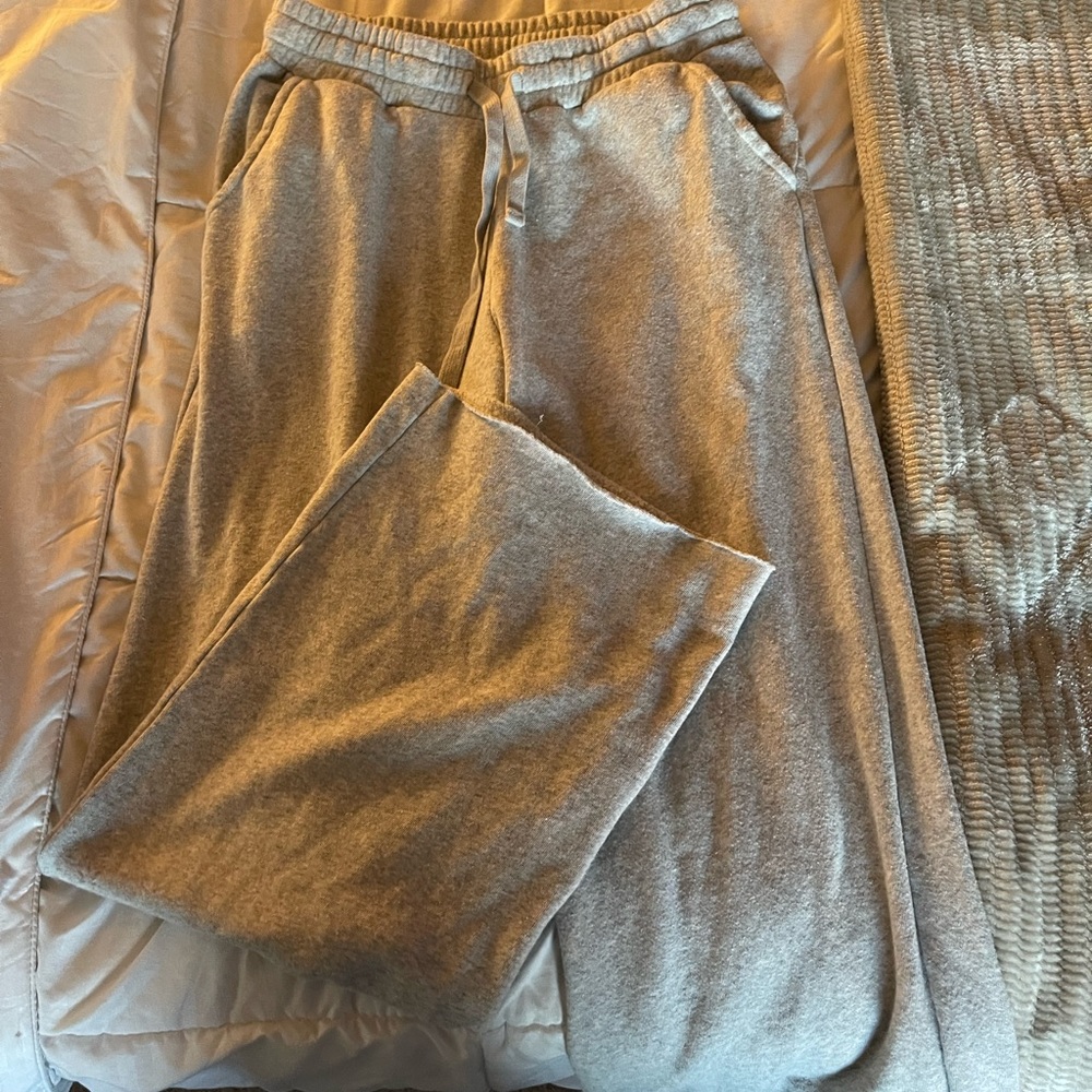 Wide leg Aerie sweats!